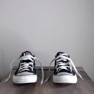 Chuck Taylor All Star Classic Men's 6.5/Womens 8.5